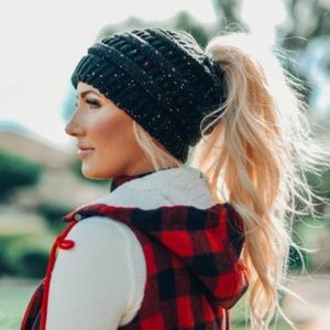 Black Warm Knit Ponytail Beanie Hat OneSize
